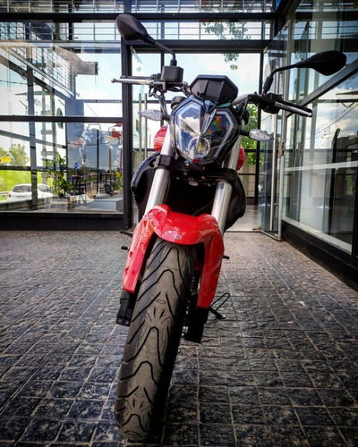 Benelli 302 S Rojo - Benelli Store Pilar - Abril