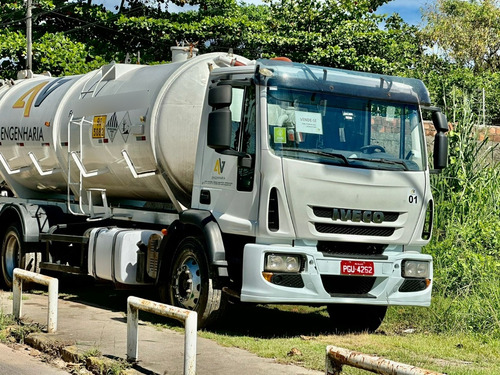 Caminhão Iveco Tector 240e28