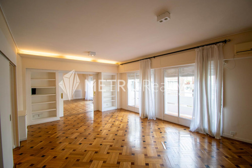 Venta  Departamento En Recoleta , 6 Ambientes Con Balcon Y Dependencia