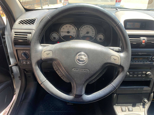 Imagen 10 de 22 de Chevrolet Astra 2011 2.0 Gls