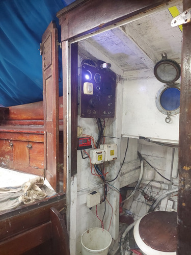 Velero Clásico De Madera, Con Vela Cangreja