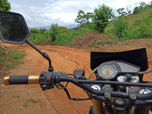 Imagen 3 de 5 de Motocicleta Skrambler 200