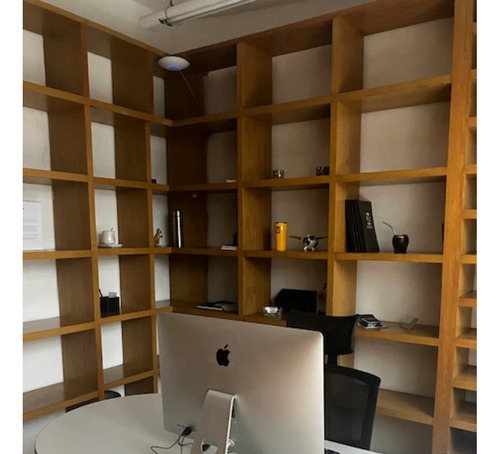 Edificio De Oficinas De Tres Niveles, Con Excelente Ubicación