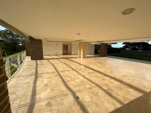 Vendo Apartamento 210 M2 4h/4b/3p Lomas Del Sol