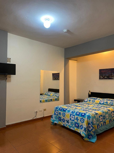 For Sale Edificio De 17 Habitaciones Mas Una Casa De 3 Habitaciones En La Zona Colonial
