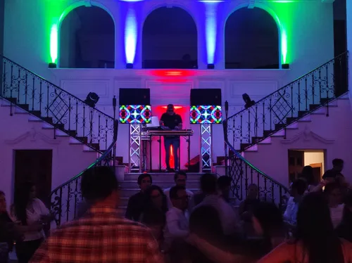Alquiler Miniteca, Sonido, Luces Negras Uv Neon, Karaoke, Dj