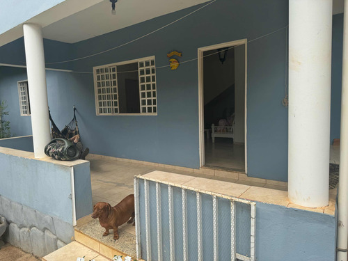 Chácara A 1,5 Km Da Cidade, Com 1300 Metros Quadrados.
