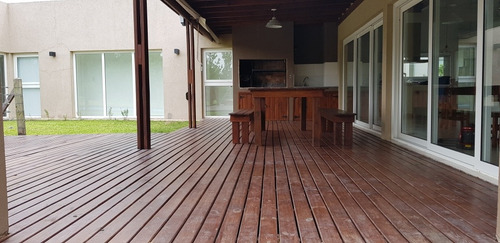 Casa En Costa Esmeralda 4 Hab, 3 Baños Y Pileta