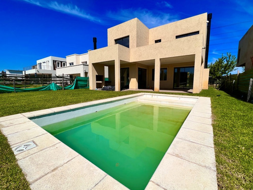 Imagen 28 de 29 de Vendo Casa A Estrenar, Dos Plantas, Tres Dormitorios Y Con Piscina, Barrio Las Tipas, Nordelta!