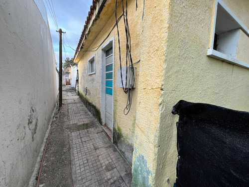 Casa Y 2 Apartamentos Alquilados En El Mismo Padrón Para La Venta. Ideal Para Inversionistas.