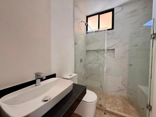 Casa En Venta De 4 Recamaras En Privada Ubicada En Xcanatun