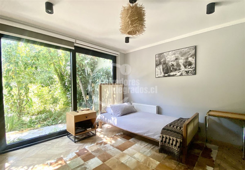 Casa En Venta De 5 Dorm.la Dehesa Lo Barnechea