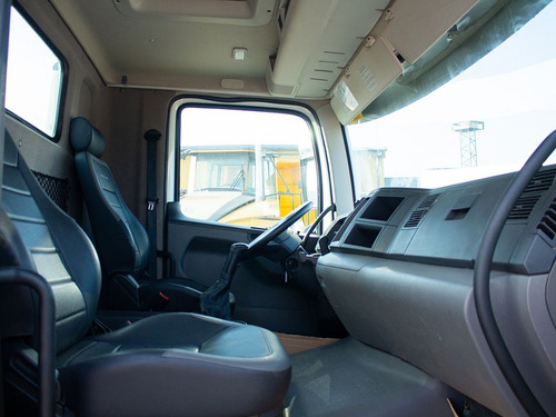 Imagem 11 de 21 de Vw 26280 Manual 6x4 Com Munck Aiz 45.000 2021 =iveco, Scania