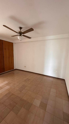 Apartamento En Venta En Piso Bajo Urb Valles De Camoruco Acv 278416