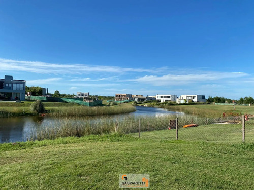 Lote A La Laguna En Venta En El Naudir Aguas Privadas!