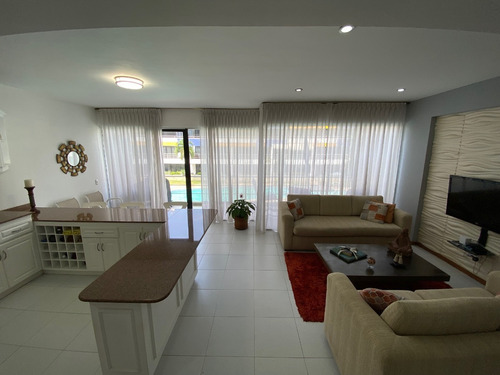 Imagen 3 de 12 de En Venta Apartamento Dúplex Residencia Coral Plaza Lechería / Roger Mongua