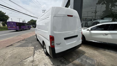 Nissan Urvan 2.5 Panel Amplia Aa Paquete Seguridad Mt