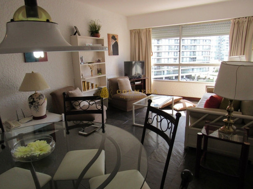 Apartamento En Venta Y Alquiler. Excelente Ubicación- Ref: 3383