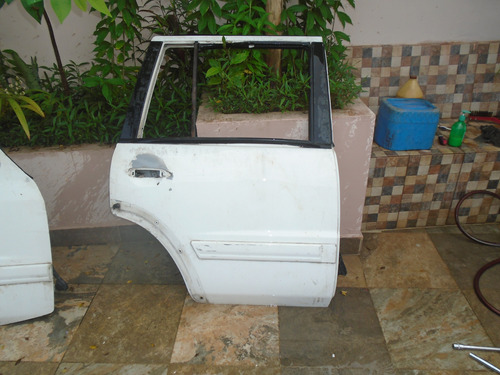 Vendo Puerta Trasera Derecha De Nissan Patrol Año 2000