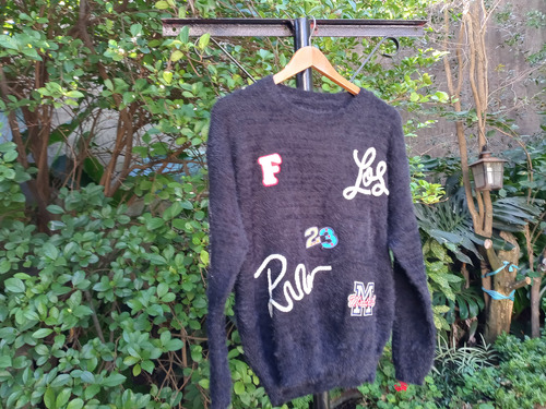 Pullover Artesanal Negro Con Apliques