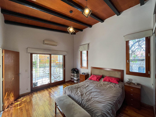 Casa De 2 Dormitorios Comodin Con Cocheras, Patio, Terraza