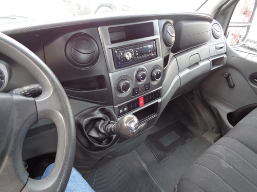Imagem 9 de 13 de Iveco Daily 35s14 Carroceria Ar Condicionado
