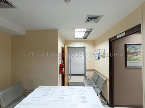 Raiza Suarez Vende Oficina En Edificio Comercial Al Este De Barquisimeto 2 3 1 0 8 6 2, El Edificio Posee Planta Eléctrica. Su Condominio Es De Autogestión Dentro De La Misma Sede, Zona Facil Acceso