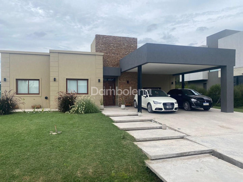 Casa  En Venta En Fincas De Alvarez, Moreno