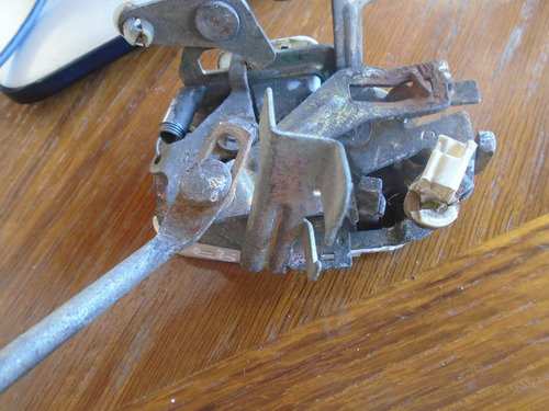 Imagen 3 de 3 de Vendo Cerradura Delantera Derecha De Mazda 323 Año 1997