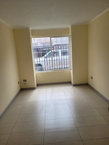 Casa De 3d 3b Mas Escritorio Y Quincho En Codominio Privado