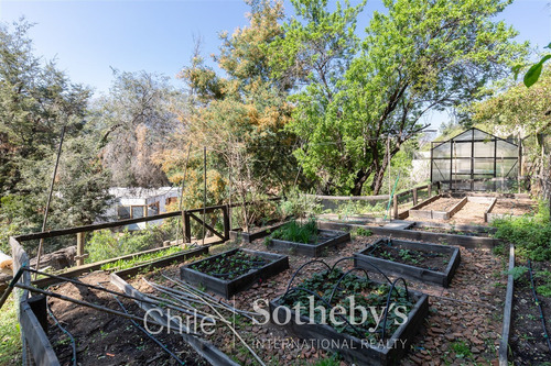 Casa En Venta En El Arrayan De 6 Dorm. En Lo Barnechea