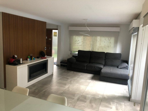 Imagen 6 de 17 de Casa En Venta De 4 Ambientes Con Cochera En Lomas De Zamora