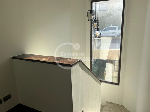 Casa En Venta De 4 Dorm. En Lo Barnechea Los Litres