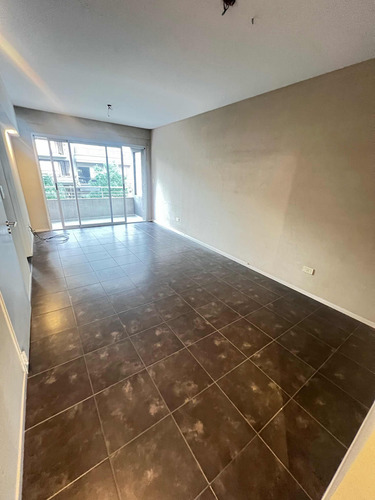Semipiso Al Frente - Baño Y Toilette - Edificio Moderno.