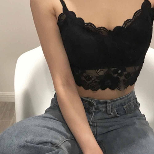A Camisa De Mujer De Moda Con Correas De Encaje Y Ropa