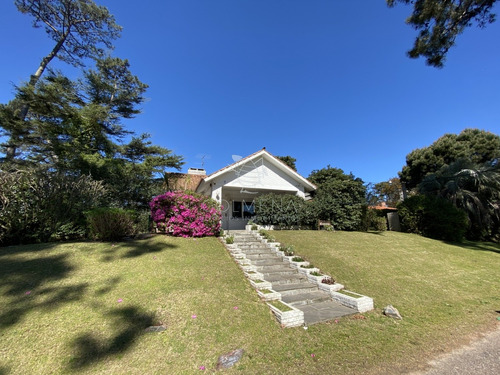 Casa En Impecable Estado Zona Cantegril