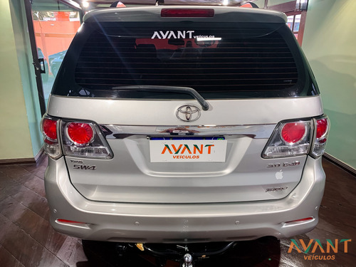 Toyota Sw4 Hilux Srv 3.0 4x4 (7 Lugares)