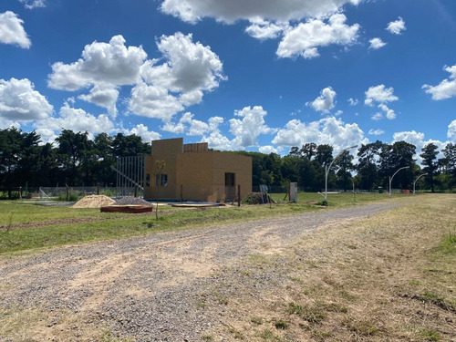 Barrio Cerrado Brisanova. Pueblo Esther. Bajas Expensas. Lote De 367 M2