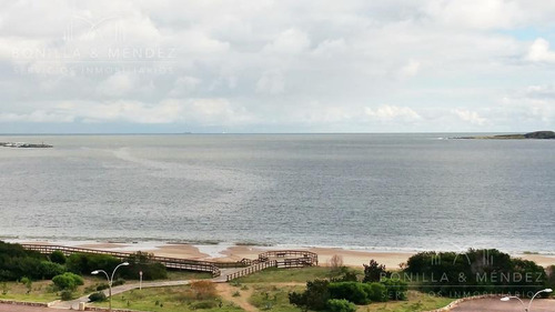 Coral Tower, Playa Mansa, 50% Contado Y Saldo En 18 Meses Sin Intereses.