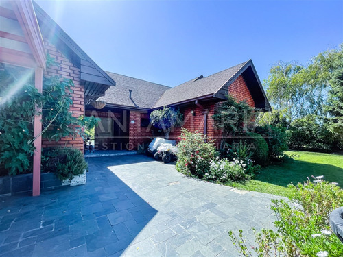 Arriendo Casa Ubicada En La Foresta, San Pedro De La Paz.