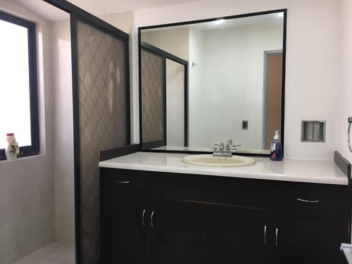 Se Renta Casa Amplia, Amueblada, En Condominio Con Alberca, 3 Recamaras, Jardin, Jacuzzi, Estacionamiento En Burgos, Cuernavaca. Urge.