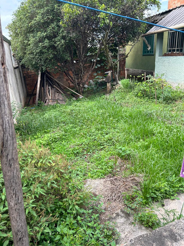 Uma Casa E Um Barracão, Em Um Lote Com 360 Metros Quadrados!