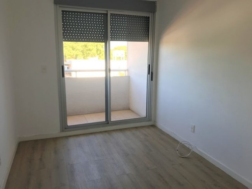Imagen 5 de 7 de Venta Con Renta De 2 Dormitorios Y Garaje Tres Cruces