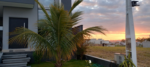 Casa Condomínio Fechado 2 Dorms Com Suite E Dois Ar Condicio