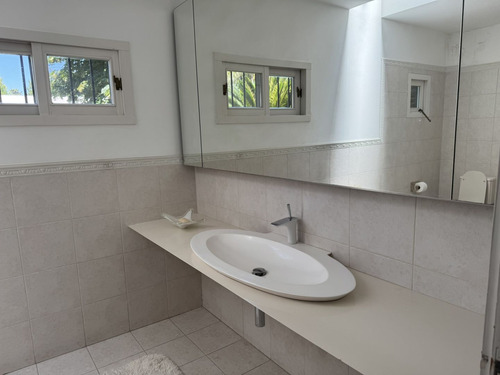 Excelente Chalet 4 Amb. Estilo Inglés En Villa Udaondo