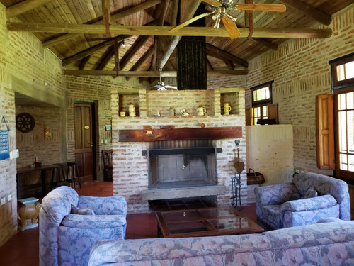 Gran Casco Con Vivienda De 5 Dormitorios 3 Baños, Pileta , 34 Hectareas,
