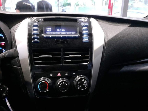 Toyota Yaris 1.3 16V FLEX XL LIVE MULTIDRIVE