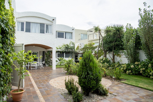 Hermosa Casa En Venta, Zona Península-punta Del Este