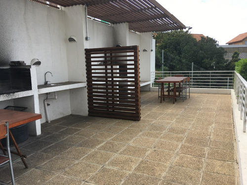 Vendo Depto. Edificio Las Palmas, Av. Gregorio Marañon