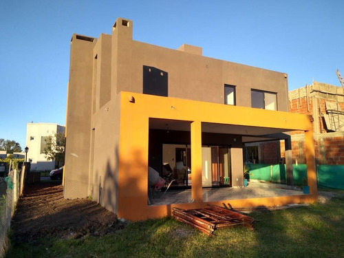 Venta - Casa 4 Amb - Pilar